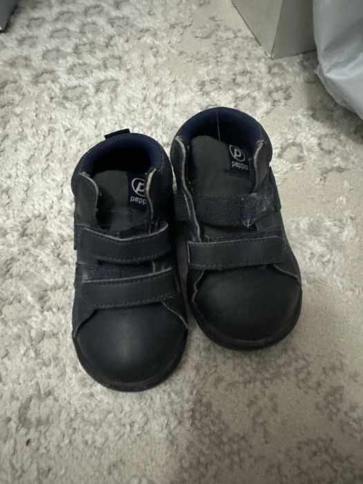 Әр түрлі размер аяқ киімдер жыртық емес таза