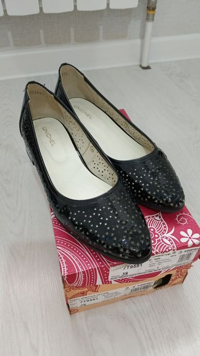 Срочно! Продам туфли 38 разм. Юничел.
