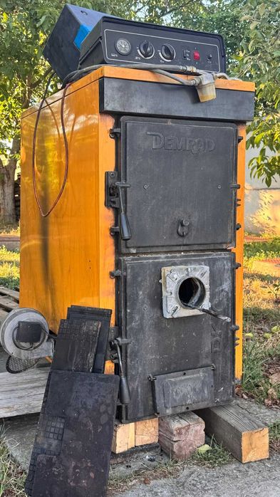 Cazan fontă Demrad Solitech 45–70 kW + arzător motorină 47–116 kW