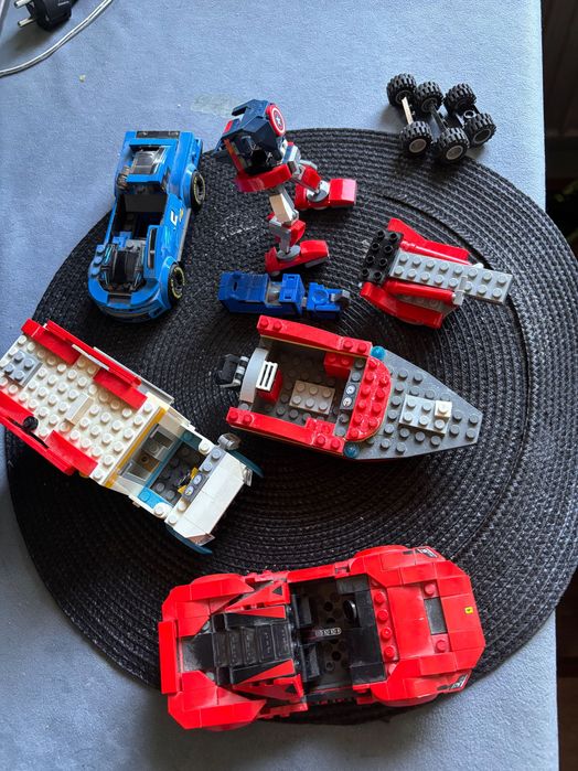 Vând piese lego peste 1500 piese