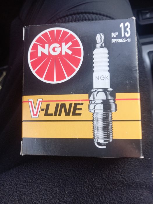 Продам новый Свечи на авто NGK номер 13 оригинальные