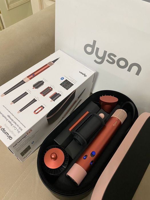 Продается фен Dyson оригинал
