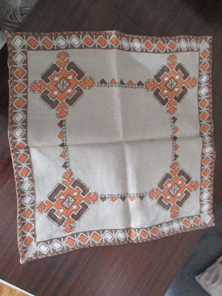 Бродирани ръчно карета