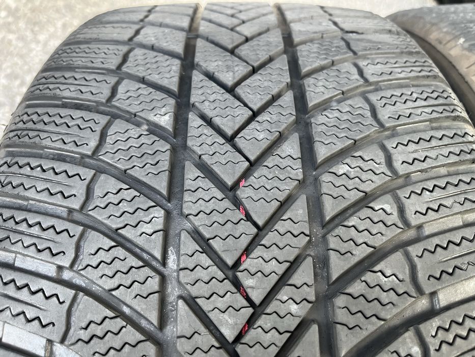 2бр 245/40/19 на 5,7мм с 23дот