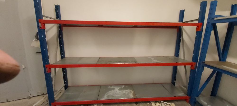 Rafturi metalice cu polite