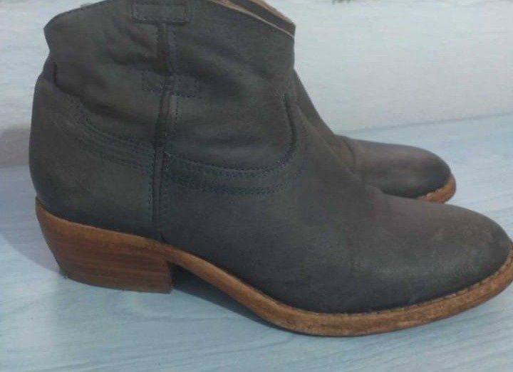 Ghete din piele naturală, gen ciocate, mărimea 38