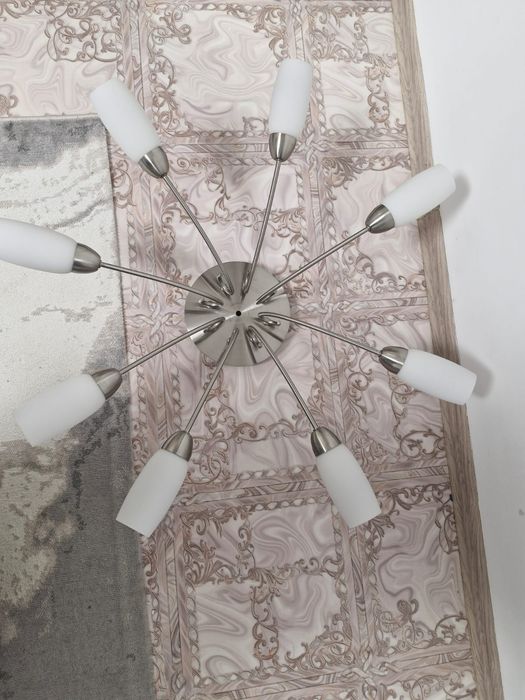 Продам яркую люстру