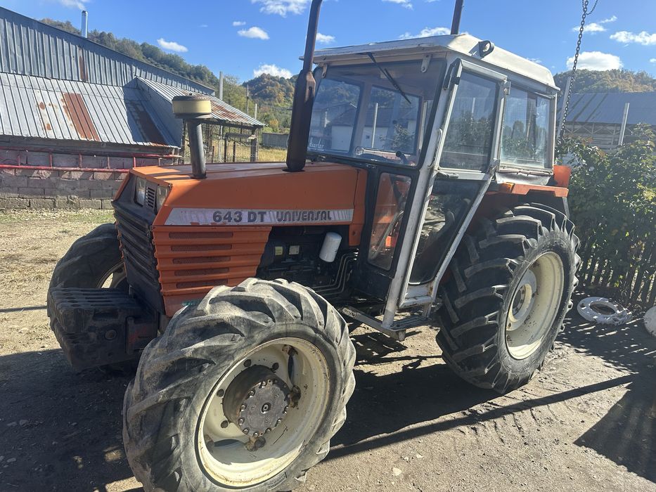 Tractor Universal 643 DTC