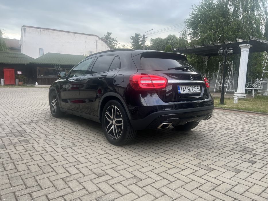 Mercedes Benz GLA 250 4 MATIC
