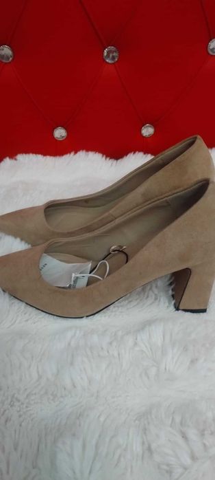 Pantofi Cu Toc Dama Crem