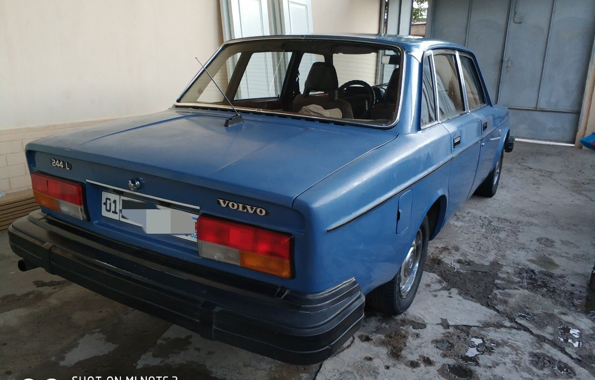 Volvo 240 GL sotiladi