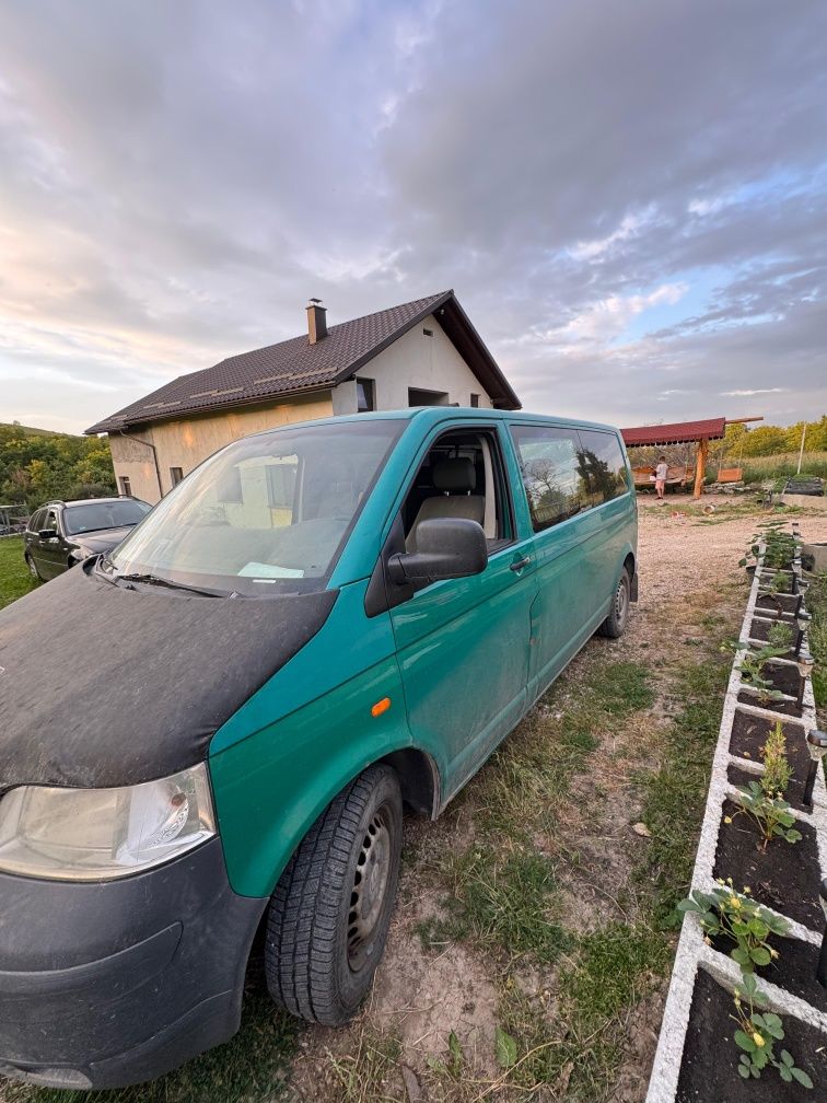 Vând Volkswagen Transporter T5