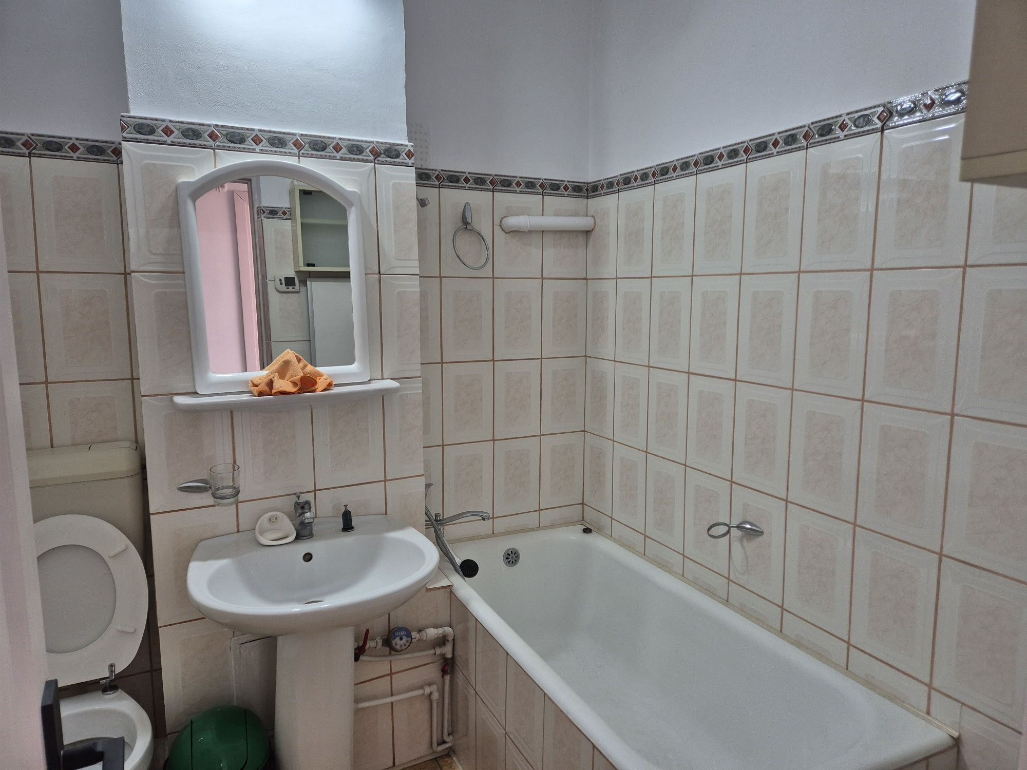 Închiriez garsoniera ultracentral