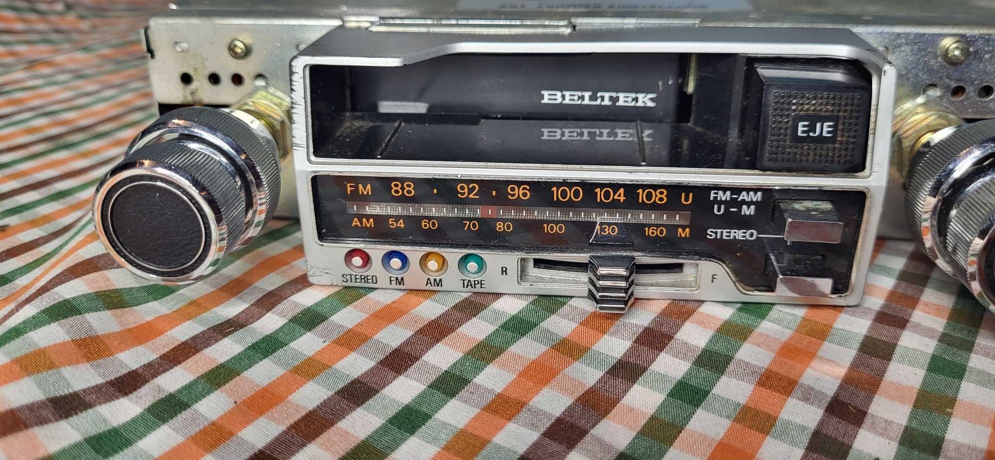 Ретро авто-касетофон от 70те години