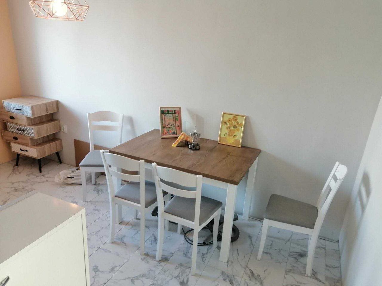 Дава се под наем Тристаен апартамент в Бургас, Славейков - 110 кв.м за 331.5 € - Снимка #1