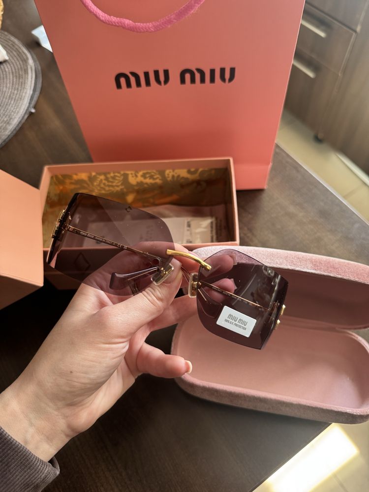 Miu miu очила чисто нови