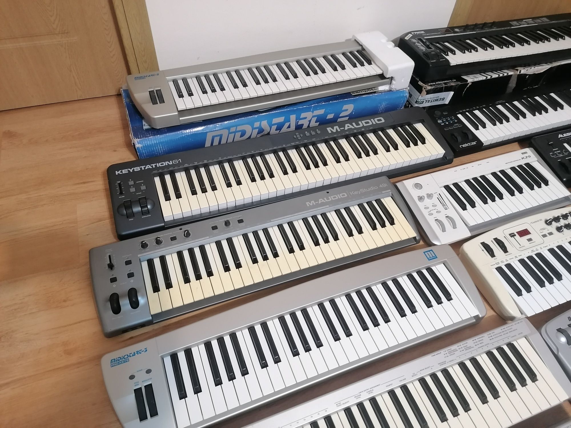 midi controller orga Korg Roland M-audio Midi tech  Alesis Nektar Fame