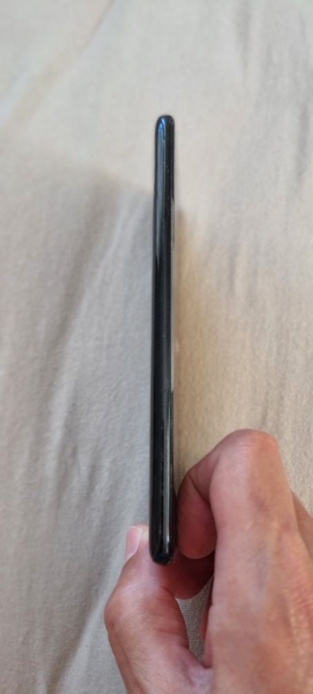 Продавам Samsung S20 plus