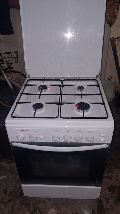 Срочно продаётся газ плита  Гефест Беларусь 60x60x85 хороший састийана