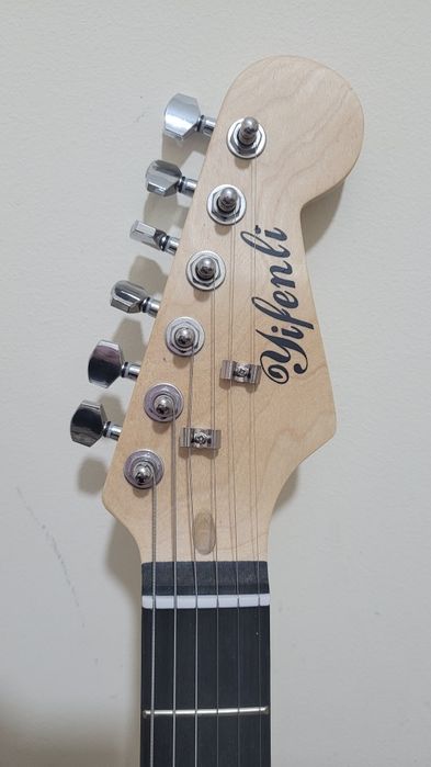 Электрогитара Fender Stratocaster