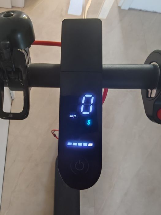 Trotineta electrica Mi Electric Scooter Pro cu încărcător original