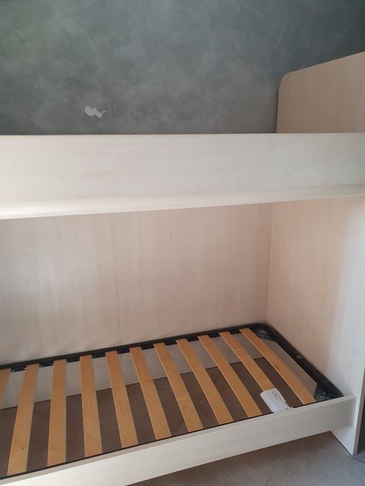 Pat suprapus adus din Italia