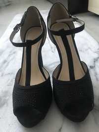 Черни обувки на висок ток с камъчета