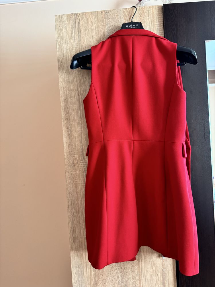 Червен елек Zara