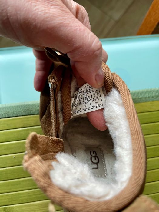 UGG 28,5  (17,5 cm )