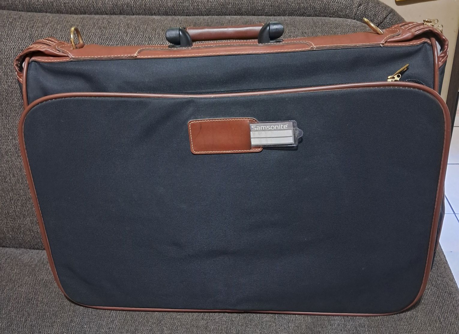 Чантата или куфар  Samsonite,