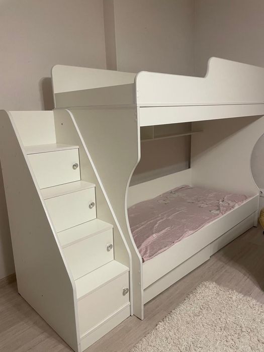 Детская двухэтажная кровать(почти новая)