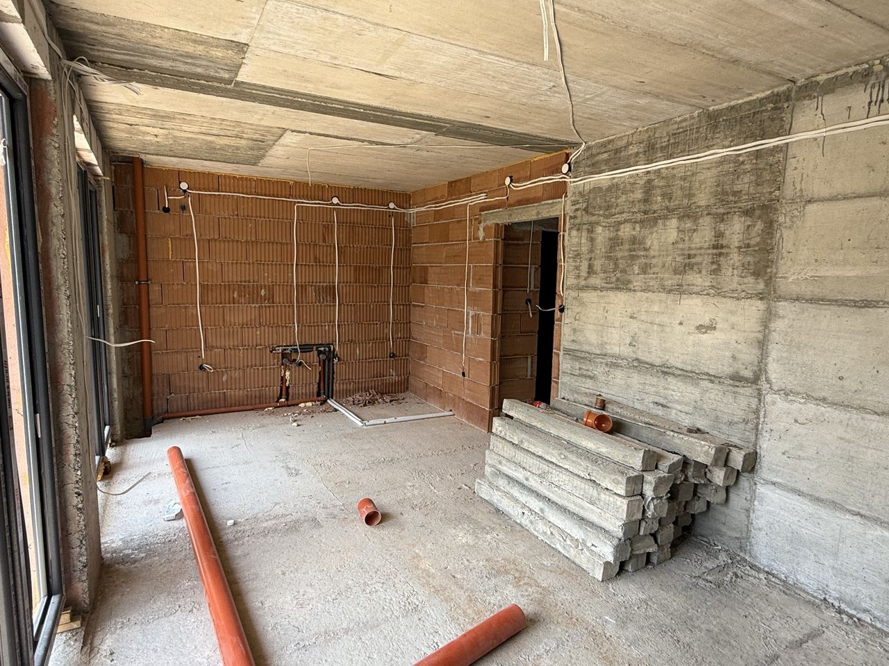 Продава се Тристаен апартамент в Търговище, Център - 109 кв.м за 1006 €/кв.м - Снимка #2