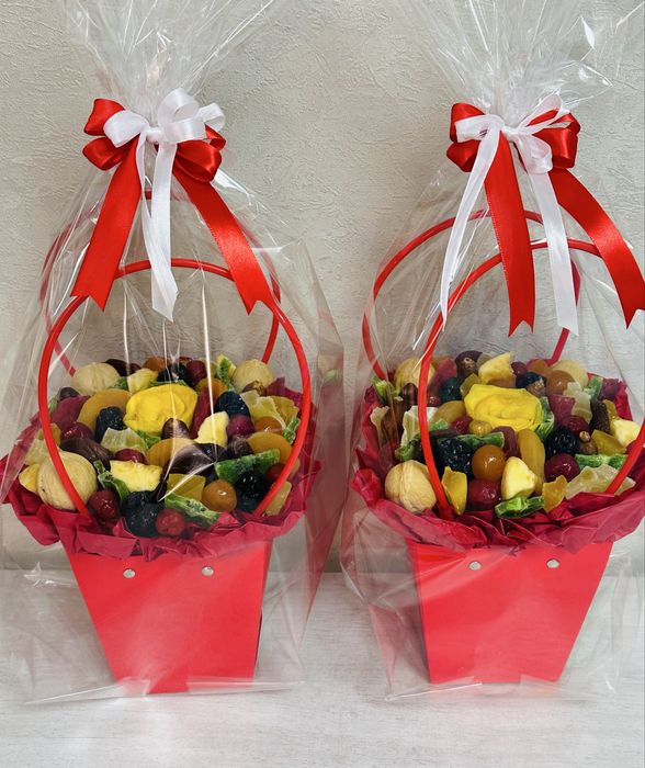 Корзинки с сухофруктами