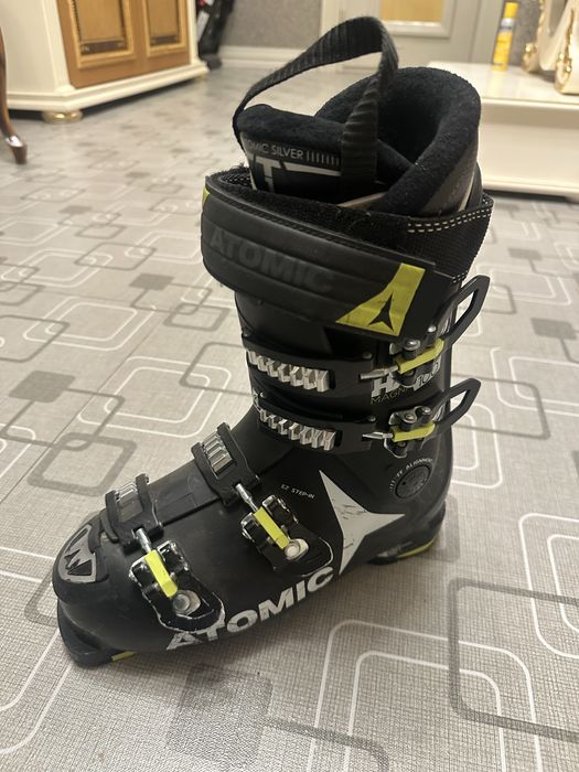 Лыжные ботинки atomic
