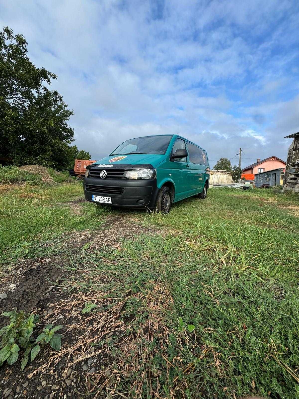 Volkswagen Caravelle T5 1.9 TDI 8+1 varianta lungă