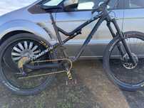 Bicicleta full suspensie