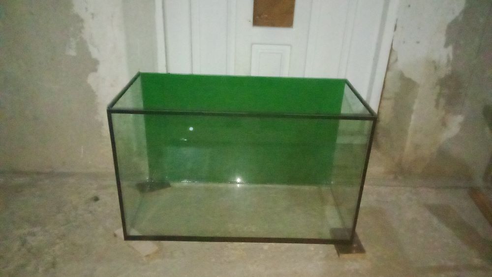 100 litirlik akvariumlar sotiladi