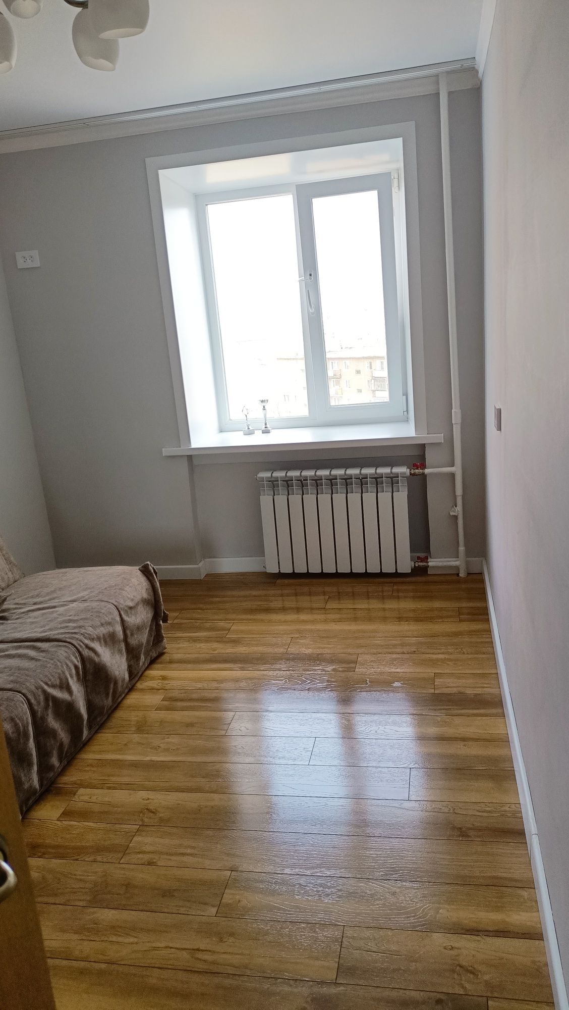 3 микр. 22 дом .Продам 3 комнатную квартиру