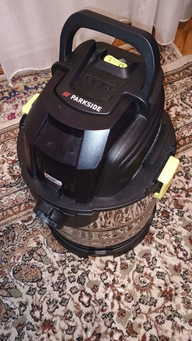 Aspirator Parkside pe acumulator 20V, ca nou
