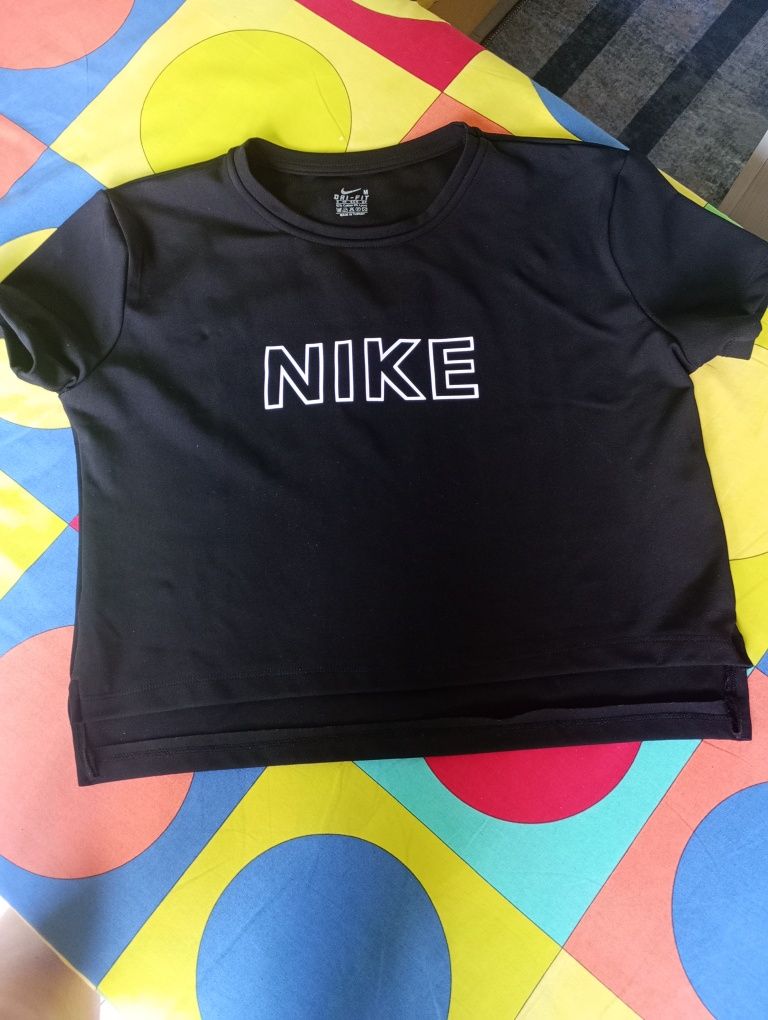 Спортна блузка Nike