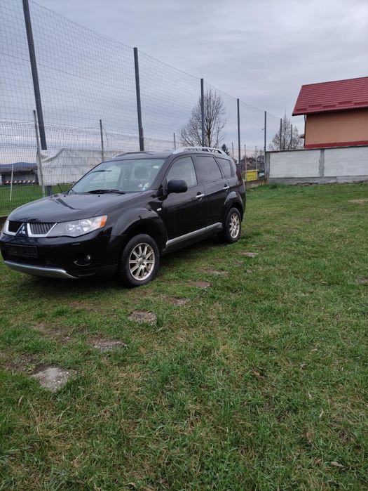 Vând Mitsubishi Outlander 4X4