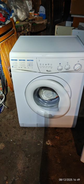 Vând mașină de spălat rufe Whirlpool