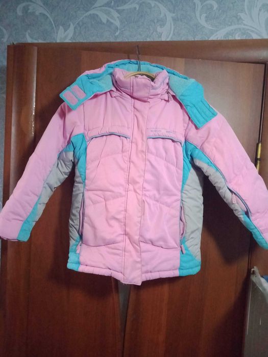 Зимние курточки на девочку  8л 2800 тг 6л 2000 тг