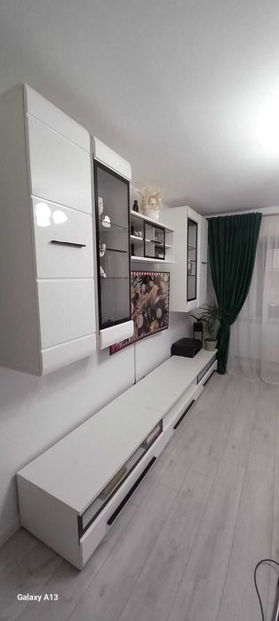 Vând mobilier living