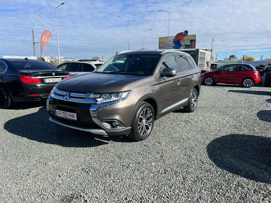 Mitsubishi Outlander Automat 4x4 - 2.2D 150CP - 2017 - Full Asistenta - Keyless - Xenon