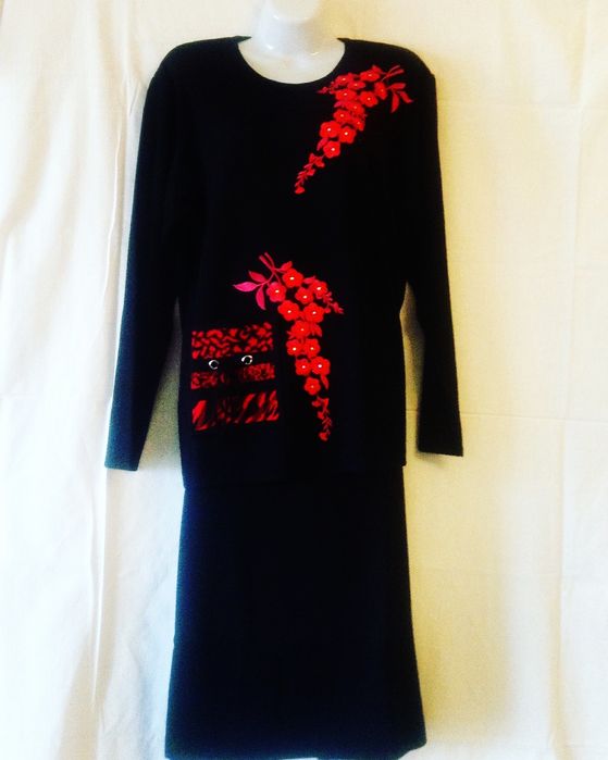 Костюм женский, трикотажные с юбкой