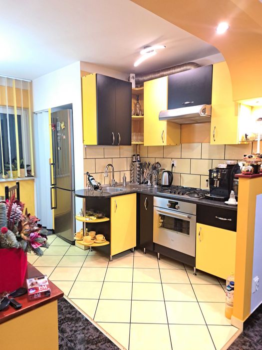 , Vand apartament 2 camere,    2 balcoane, pret negociabil