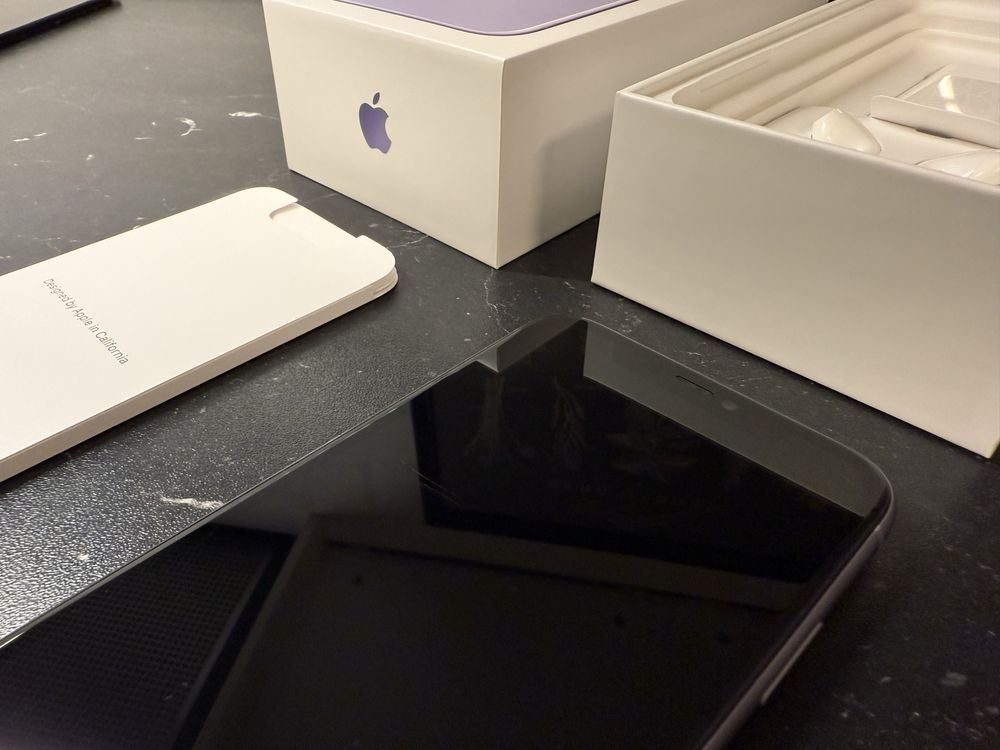 Пълен пакет iPhone 11 purple - 64GB + слушалки и зарядно айфон