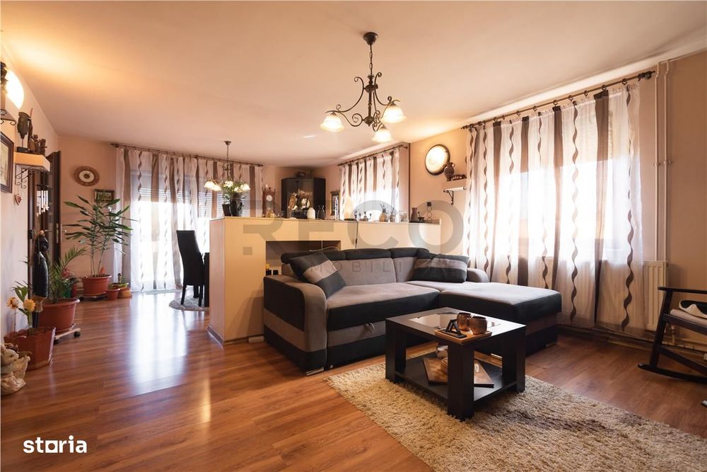 Casa P+M cu 4 camere+living+loc de luat masa in Santion