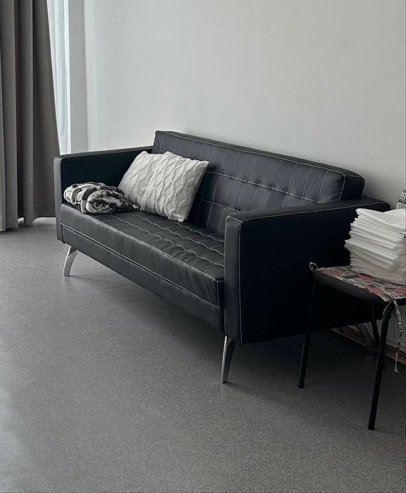 Продается диван для офиса